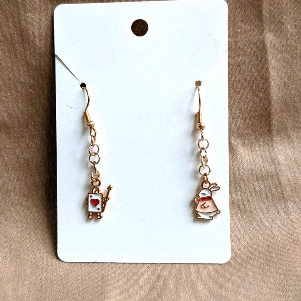 🛍 Alice in Wonderland Earrings